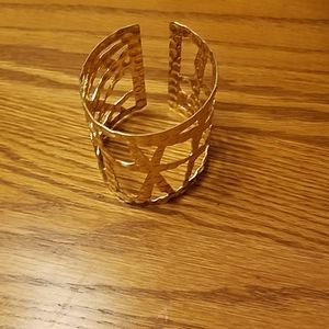 Amrita Singh Armband.